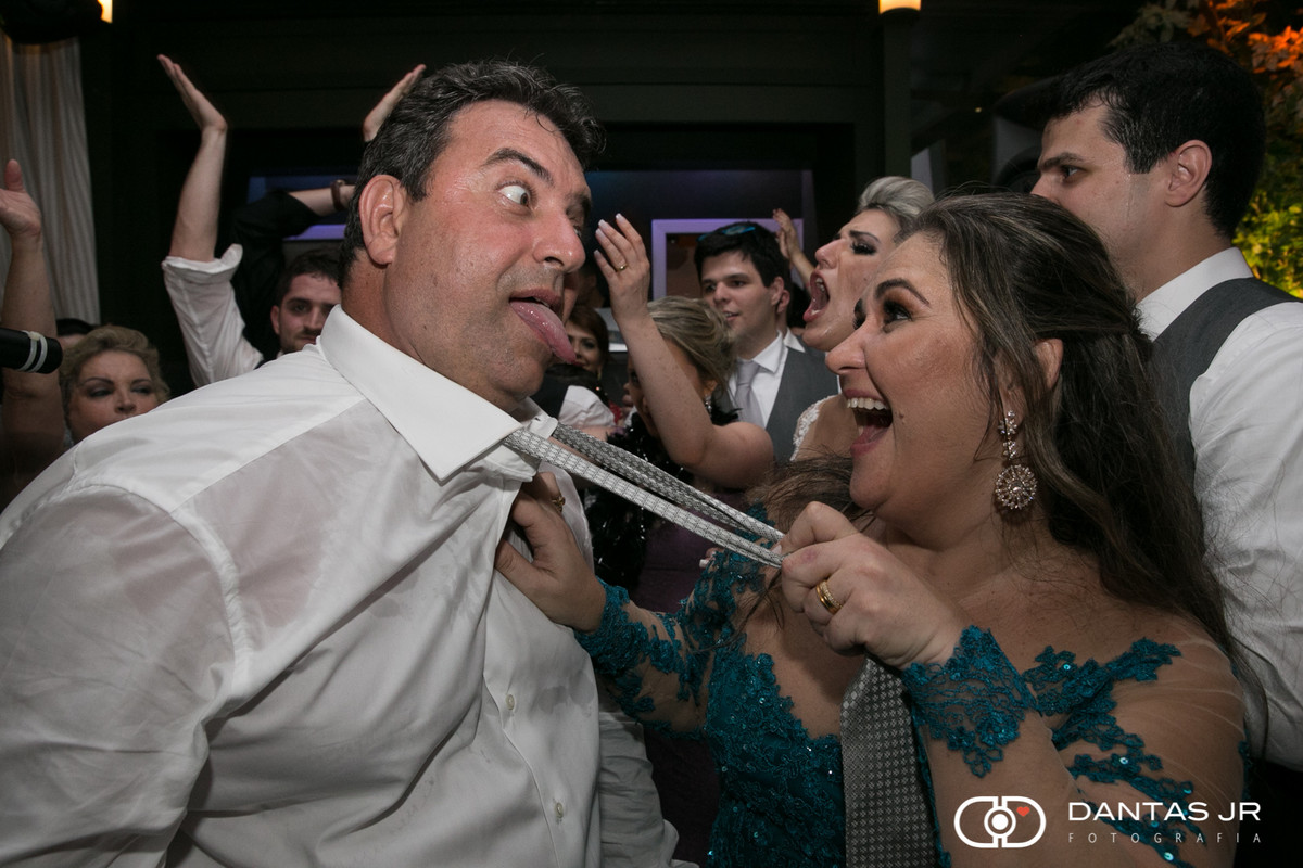 convidados felizes na festa Casa das Canoas