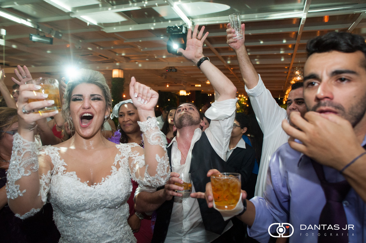 festa de casamento animada