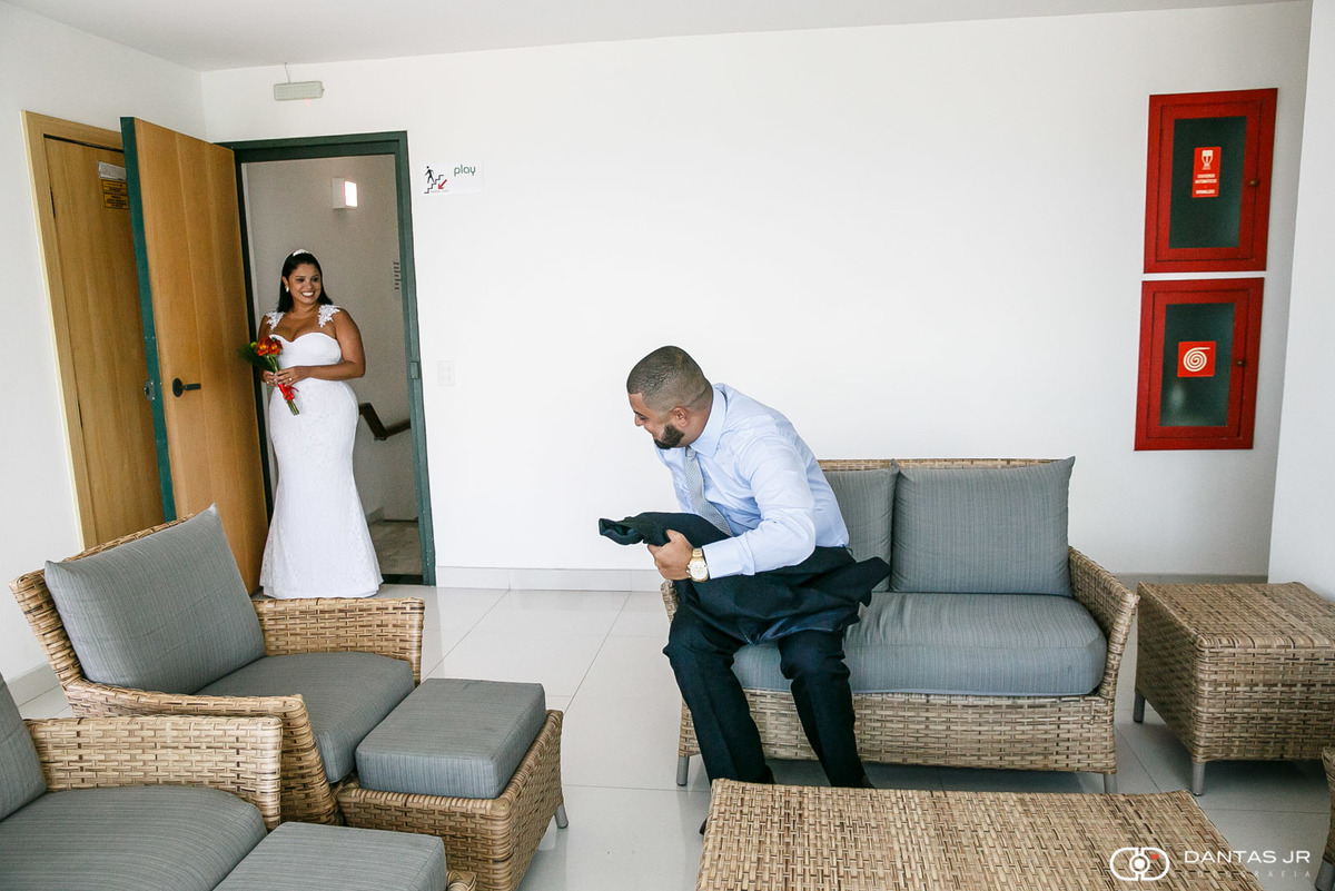 casal fazendo first look em elopment wedding