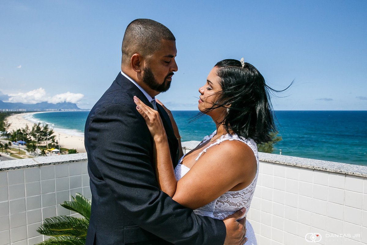 noivos em cerimonia ao ar livre de elopment wedding