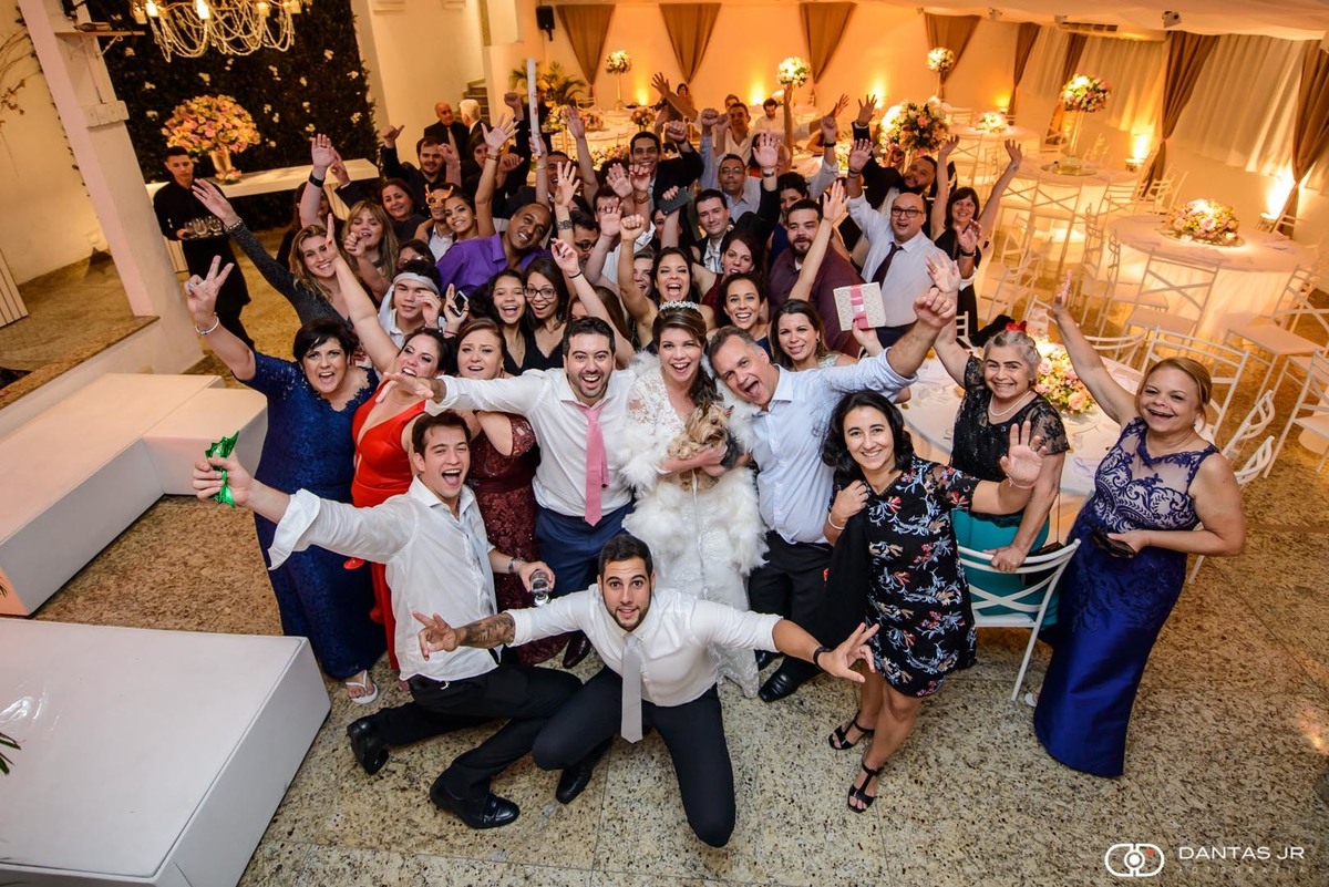 convidados de festa de casamento no fim da festa