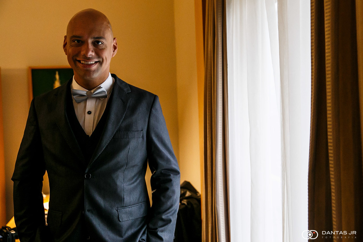 noivo com estilo vintage em making of de destination wedding