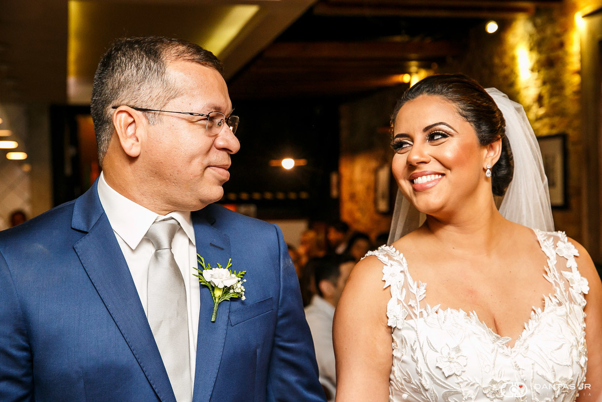 casal durante serimonia no bistro ouvidor