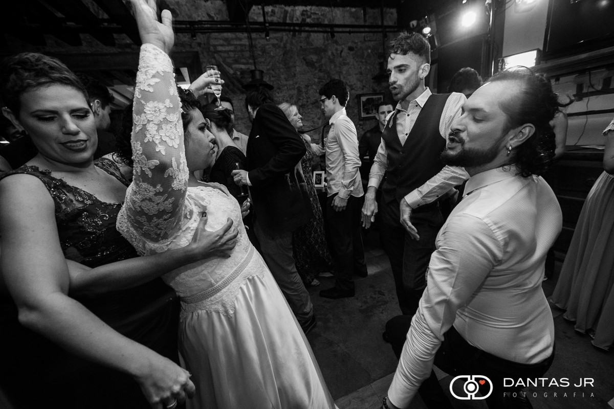 noiva dançando na festa de casamento