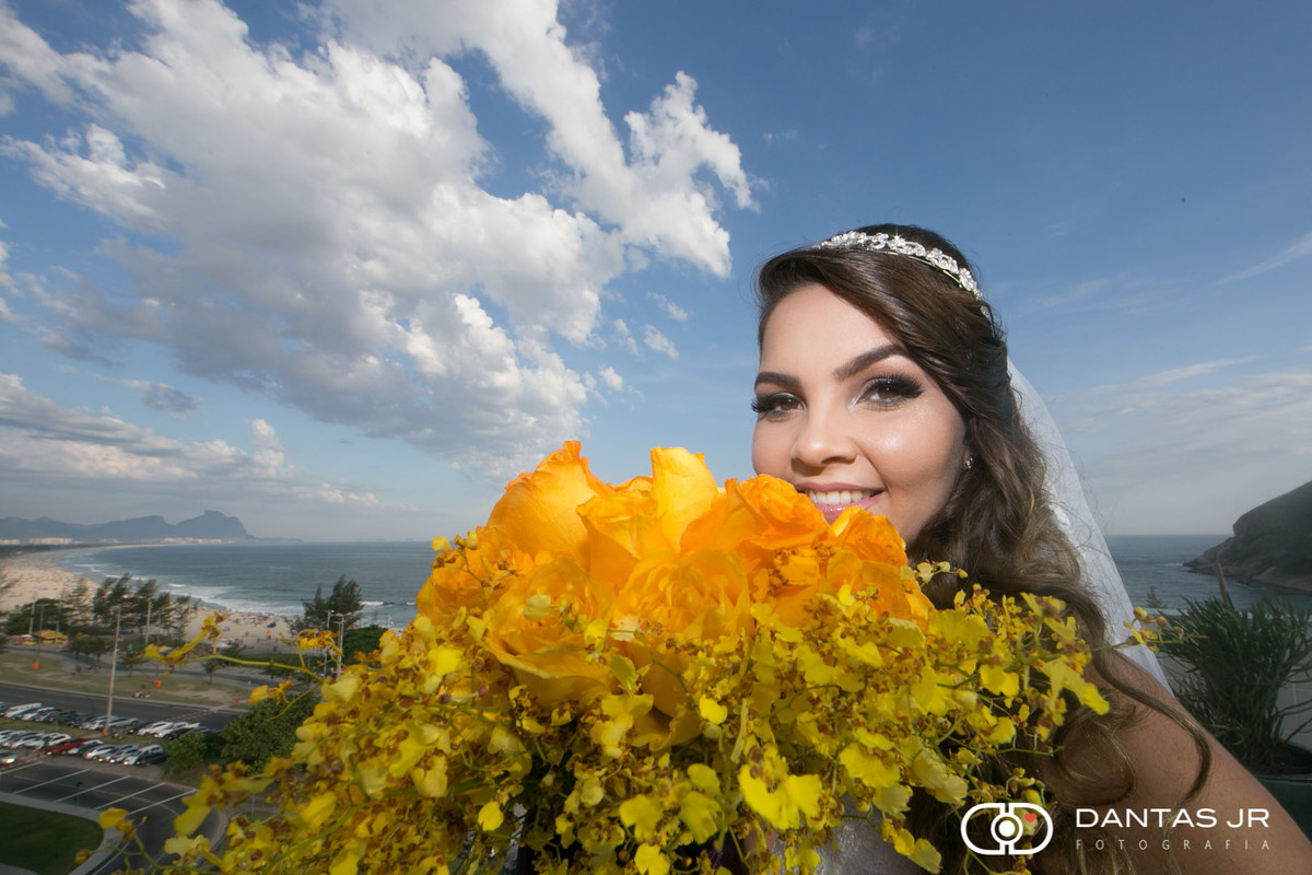 noiva segurando o bouquet