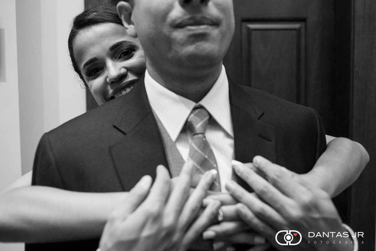 Ensaio First Look de casal de noivos momentos antes da cerimônia de casamento