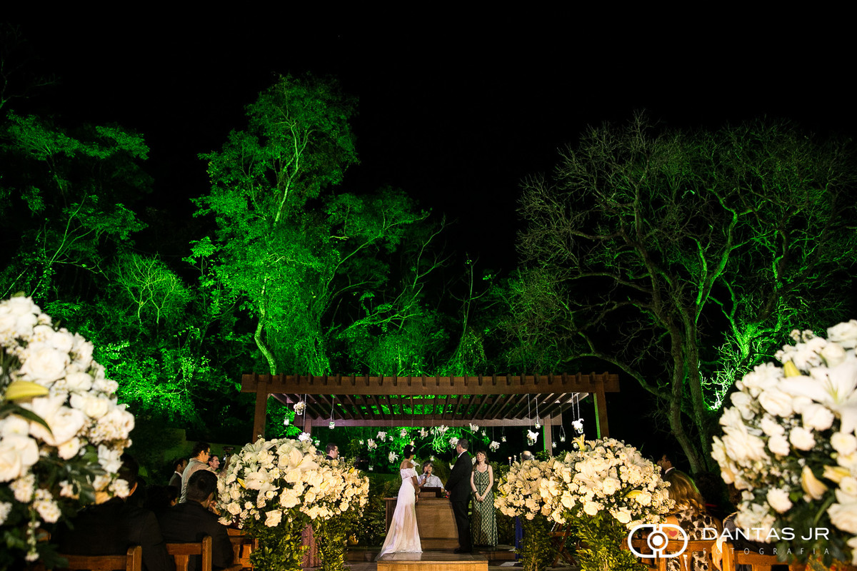 cerimonia de casamento ao ar livre no sitio rei do gado clicada pelo fotógrafo de casamentos do RJ Dantas Jr