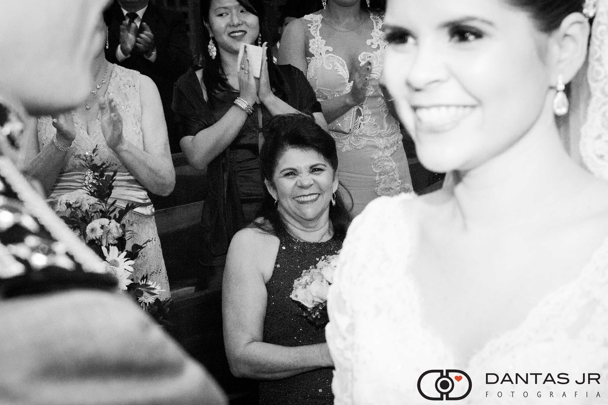 olhar da mãe da noiva durante a cerimônia emocionada no rio de janeiro por Dantas Jr
