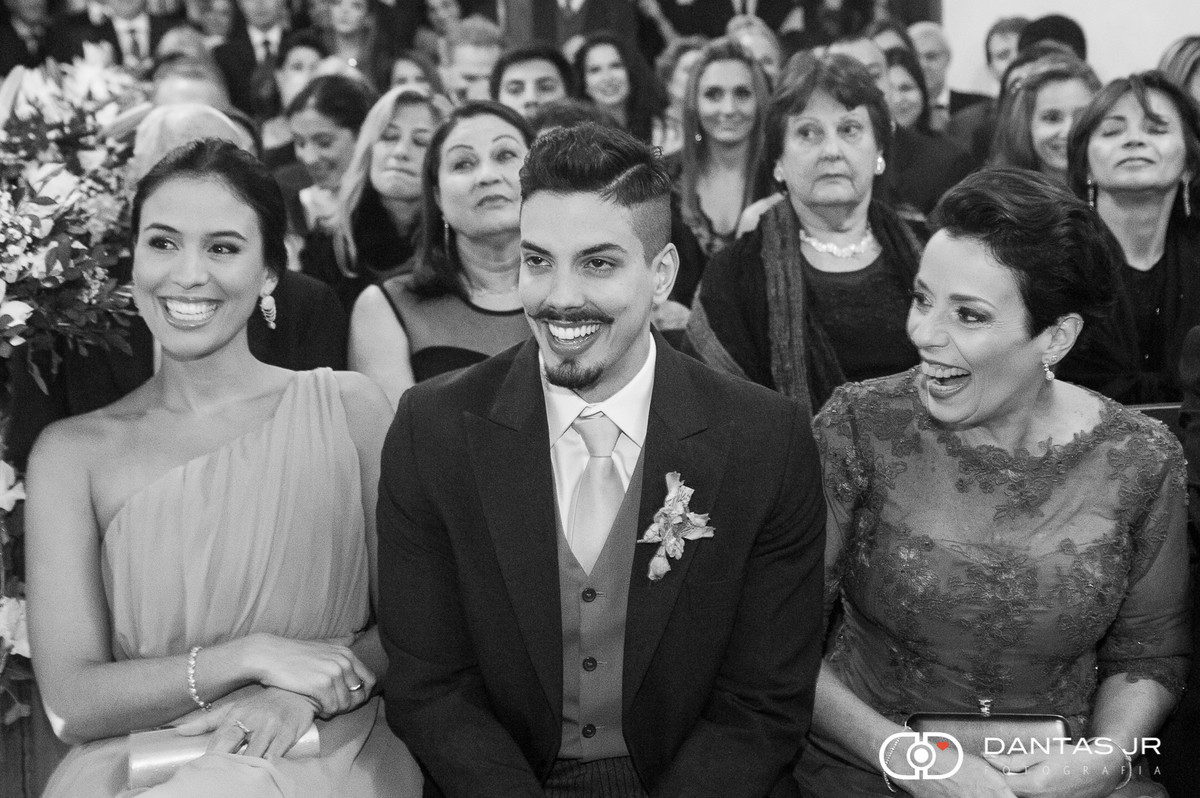 irmao da noiva Felipe Carolis na cerimonia de casamento em capela no Alto da Boavista clicado por Dantas Jr.