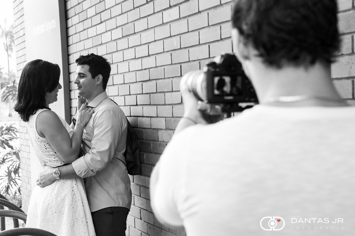 casal em trash the dress sendo filmado por fred ibiapina