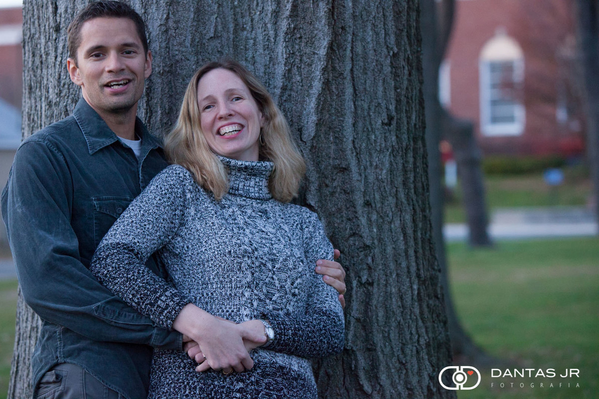 Casal namorando em parque em NYC clicados pelo fotógrafo Dantas Jr