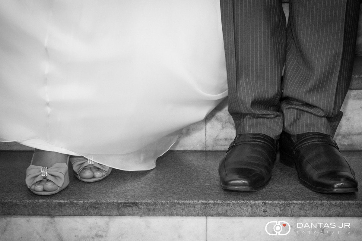 pés dos noivos