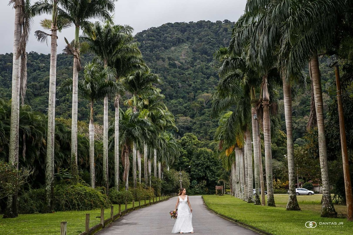 noiva na entrada do lajedo palmeiras dantas jr. fotografia