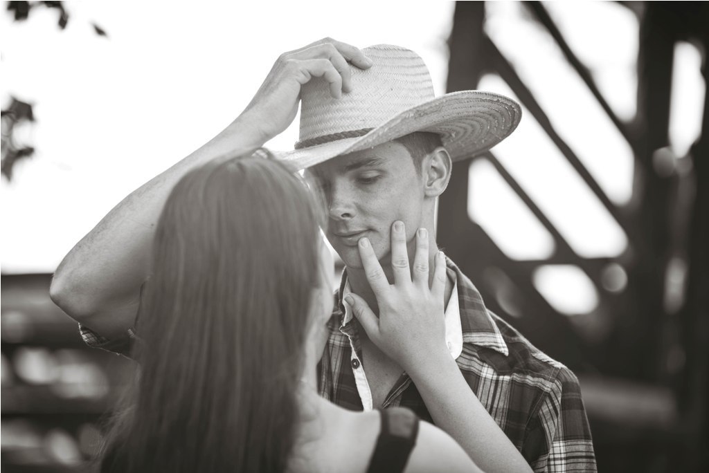 Ensaio Artur e Denise no sitio no campo, preto e branco romântica.