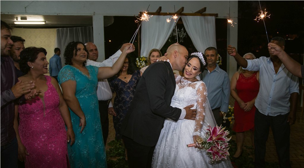 pode beijar a noiva -  foto visão