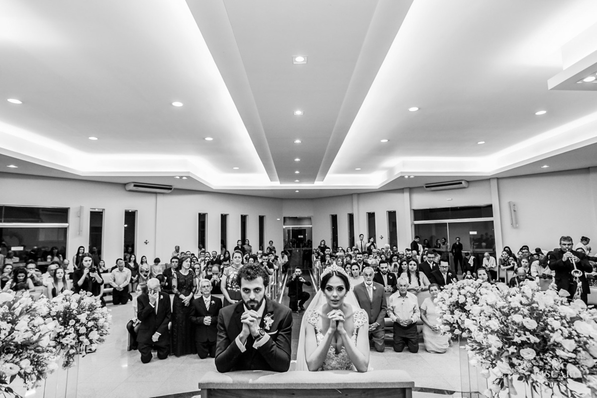 casamento lindo noivos no altar veu de noiva fotografa vaninha biscaro registrado por biscaro fotofilme