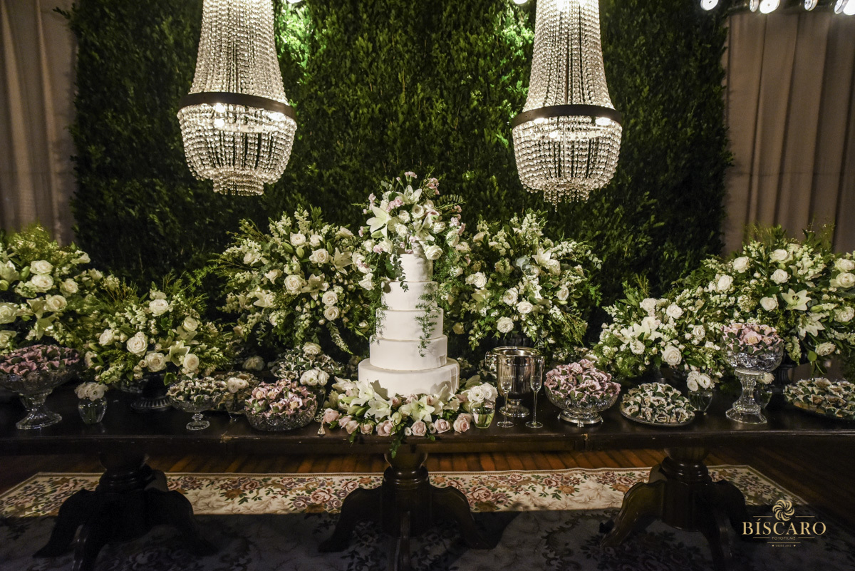 decoração de casamento mesa de bolo decor casamento casamento a noite vaninha biscaro registrado por biscaro fotofilme