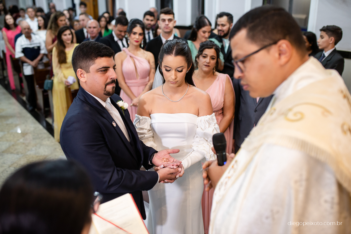 Troca de alianças no casamento em caratinga