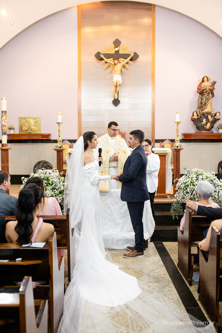 Noiva dizendo sim no casamento em caratinga