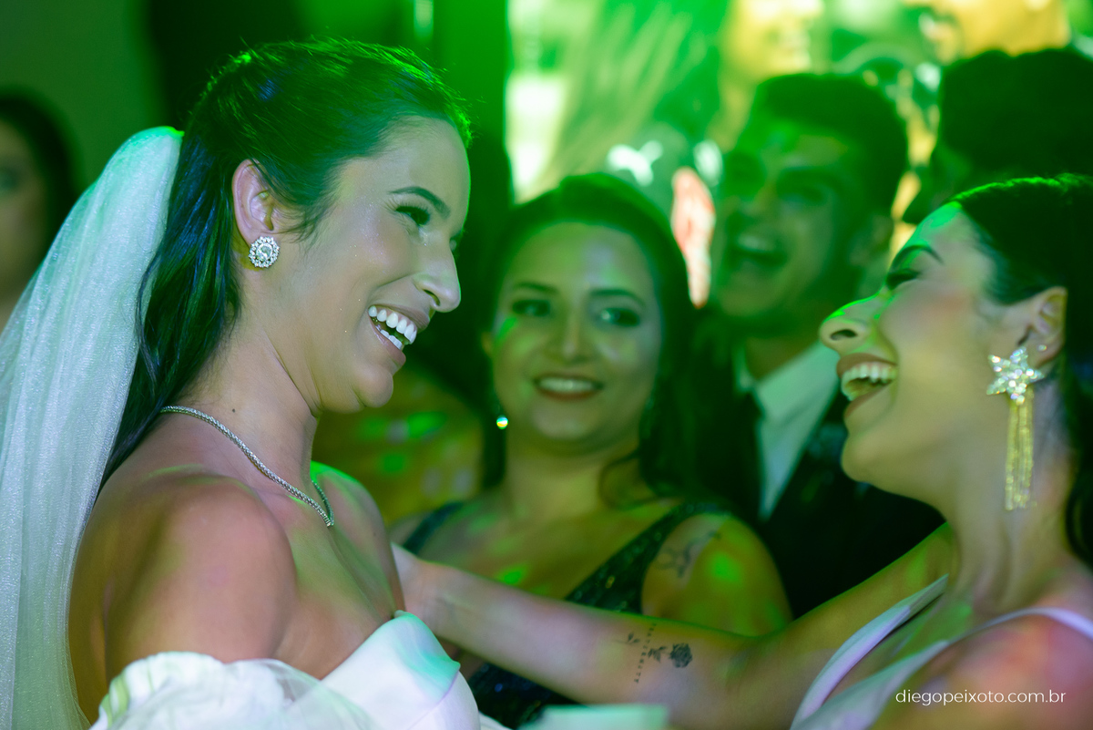 Amiga da noiva no casamento em caratinga