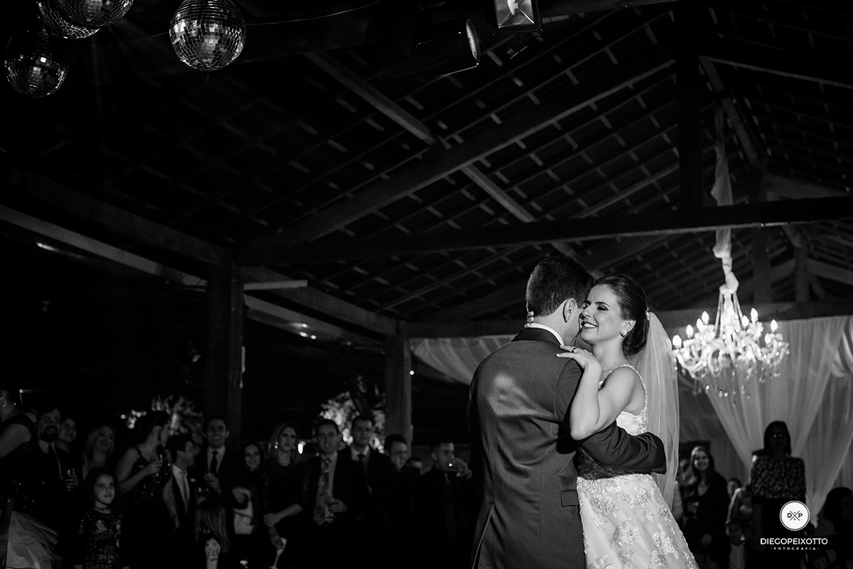 Fotos de casamento em juiz de fora, fotos de casamento a noite, fotos de casamento num salão de festa, fotos divertidas de casamento, casamento divertido, fotos engraçadas de casamento.