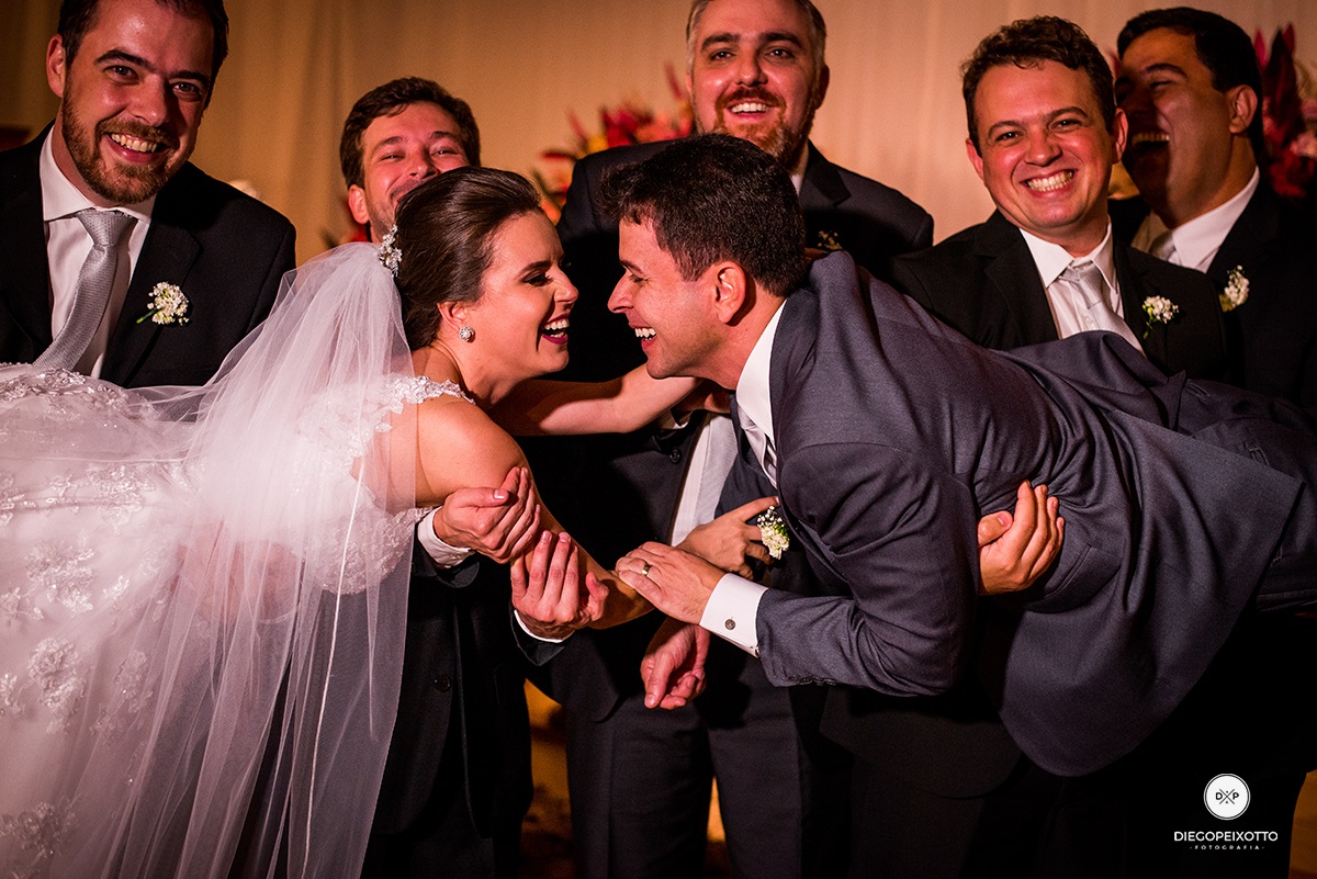 Fotos de casamento em juiz de fora, fotos de casamento a noite, fotos de casamento num salão de festa, fotos divertidas de casamento, casamento divertido, fotos engraçadas de casamento.