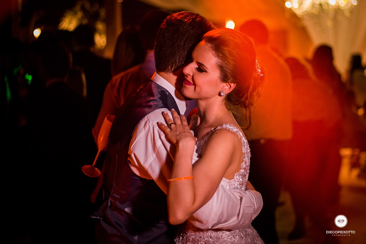 Fotos de casamento em juiz de fora, fotos de casamento a noite, fotos de casamento num salão de festa, fotos divertidas de casamento, casamento divertido, fotos engraçadas de casamento.