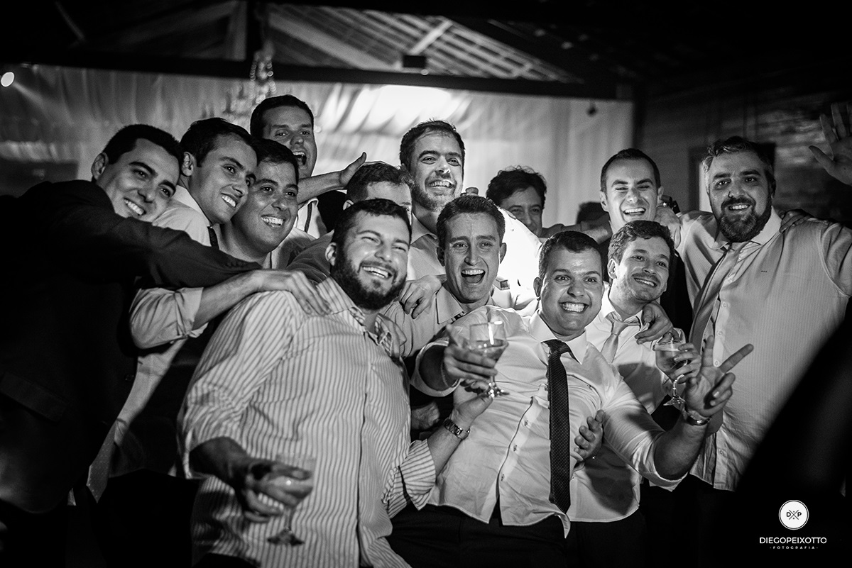 Fotos de casamento em juiz de fora, fotos de casamento a noite, fotos de casamento num salão de festa, fotos divertidas de casamento, casamento divertido, fotos engraçadas de casamento.