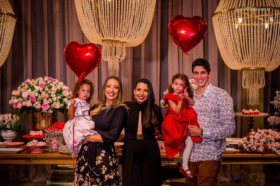 Festa infantil com o tema de coração em Caratinga MG