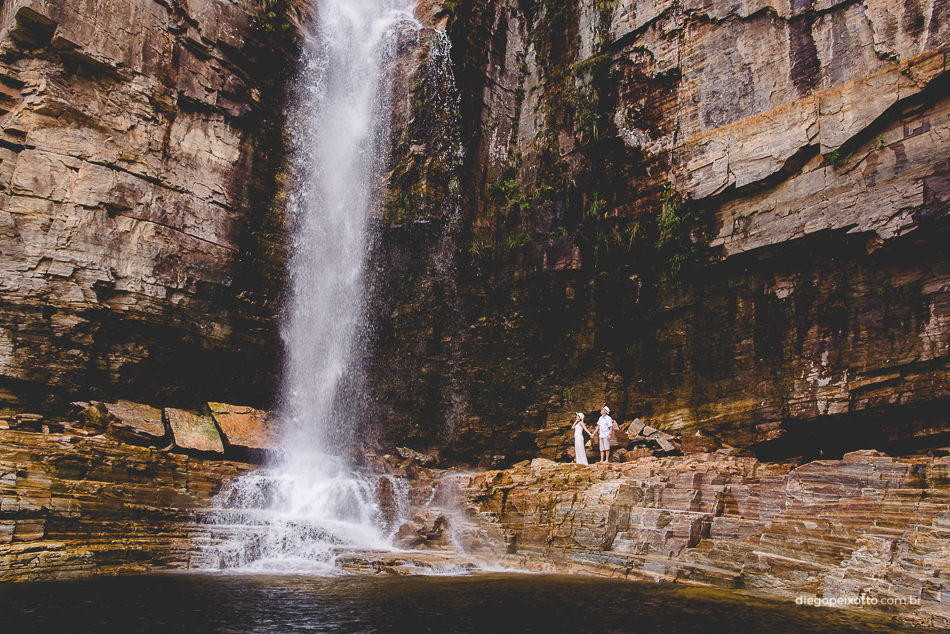cachoeira gigante em capitolio e enasio namoro por fotografo de casamento
