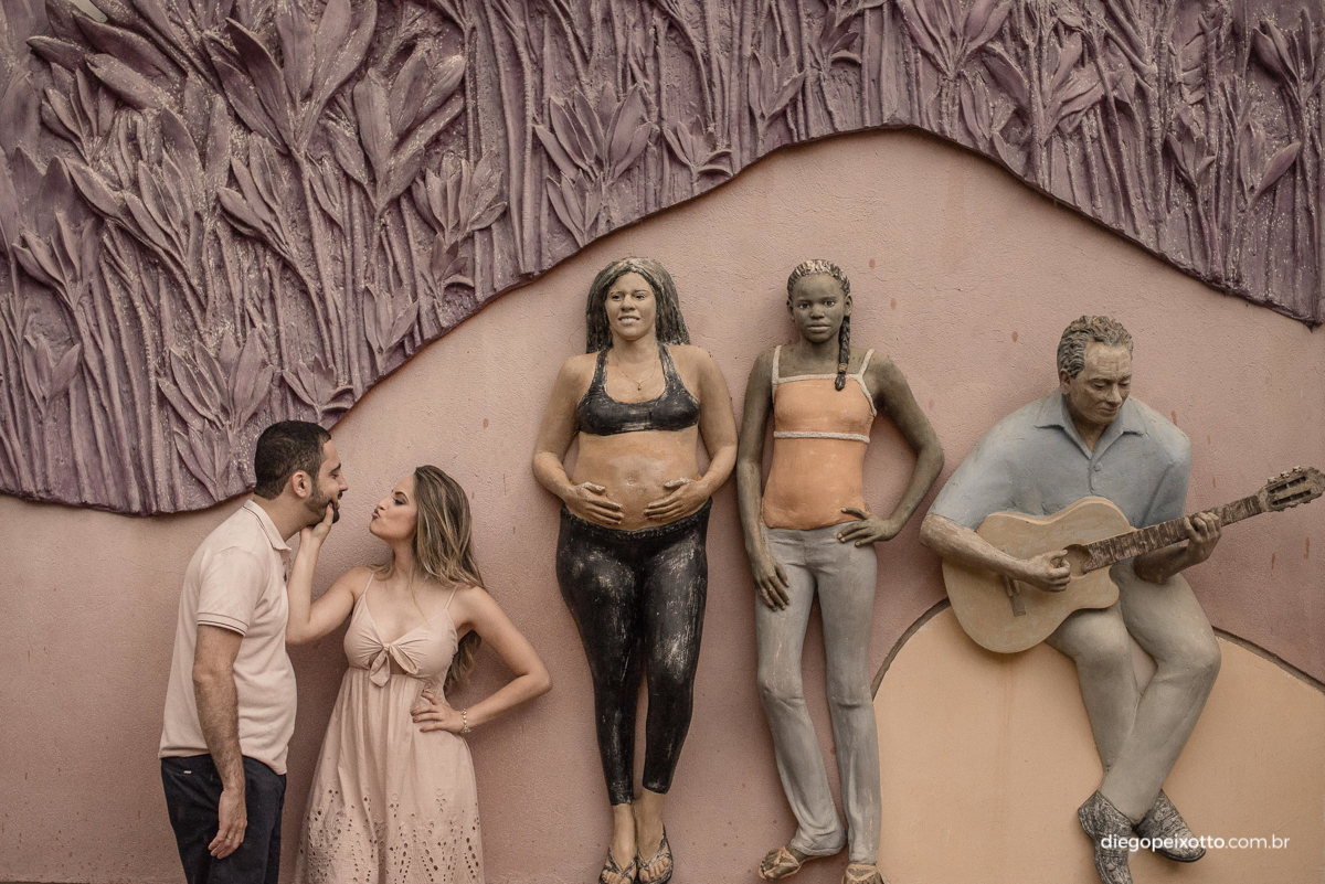 Foto estilo estátua em Inhotim por fotógrafo criativo em Belo Horizonte