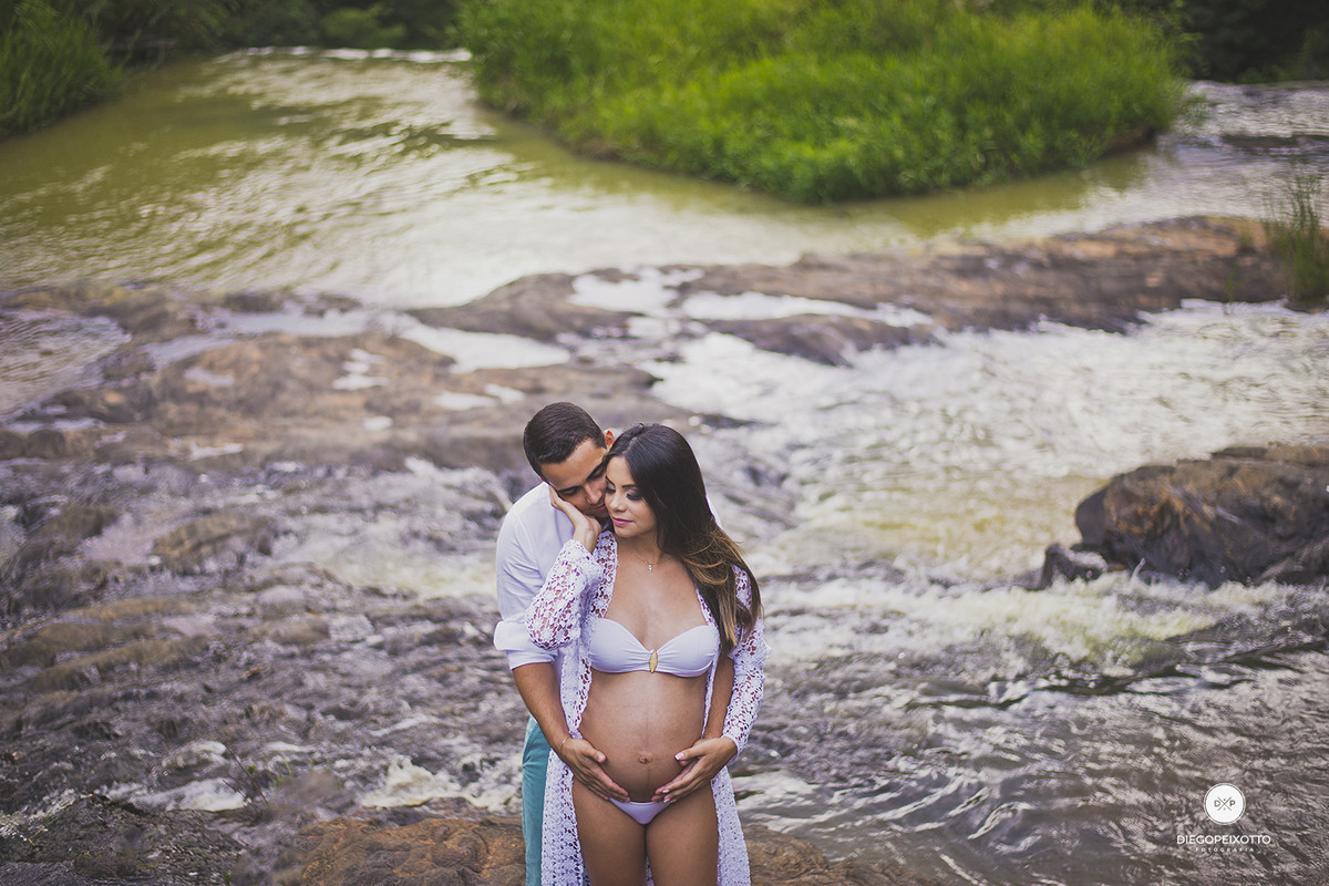 ensaio gestante na cachoeira de branco