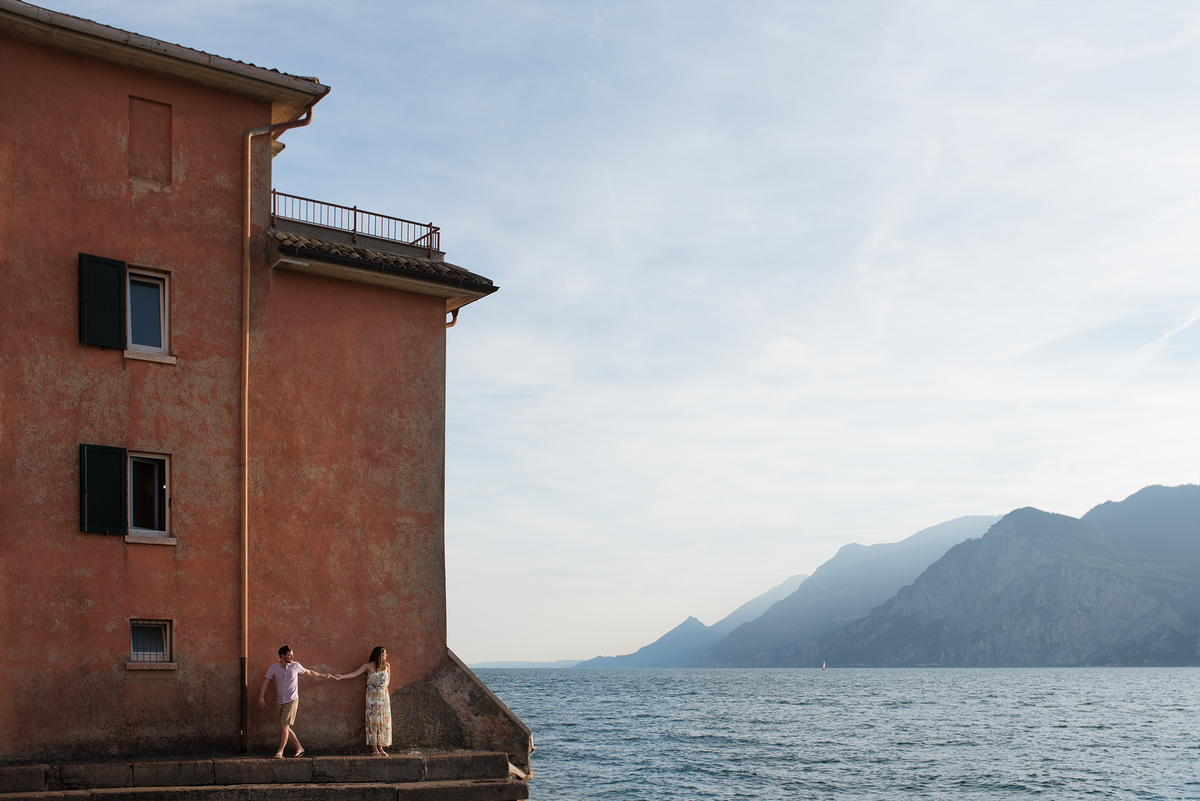 
Fotografia de Casamento; Casamento Intimista; Noiva; Noivos; Elopement; Wedding; Casamento de Sonho; Rock my wedding; Destinations Wedding; Portugal; Fotógrafo de Aveiro; Fotografo de Casamento; Noivos; Solteiros; Lake Como; Vestido de Noiva; Italia