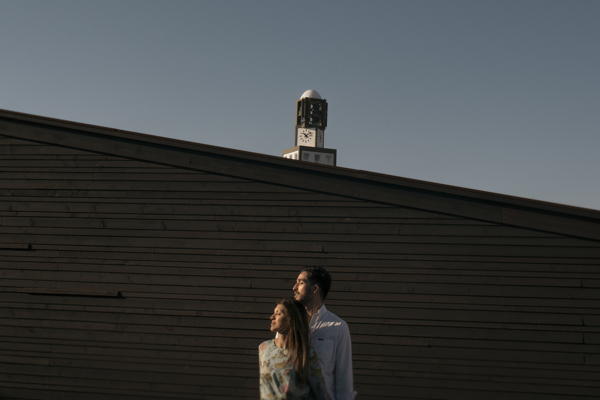 fotografia minimalista onde os noivos estão no centro da fotografia