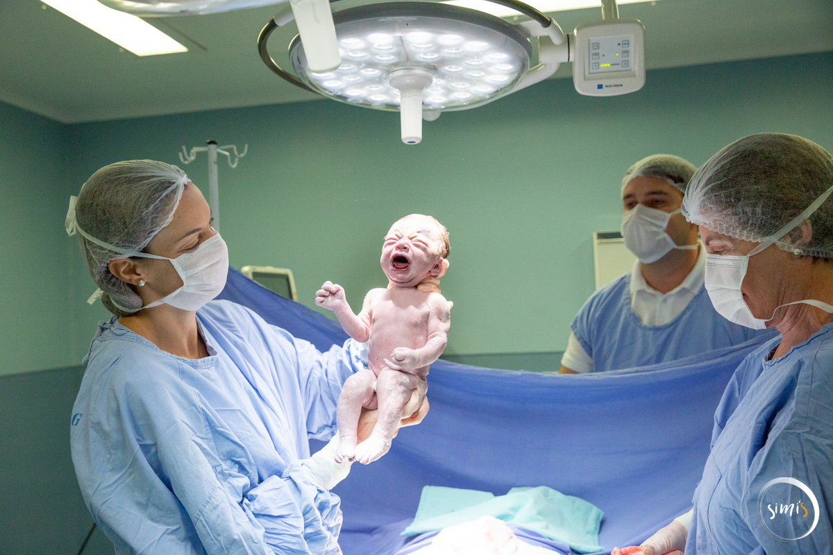 vacaria rs
fotógrafo de parto
pai vendo o filho pela primeira vez 