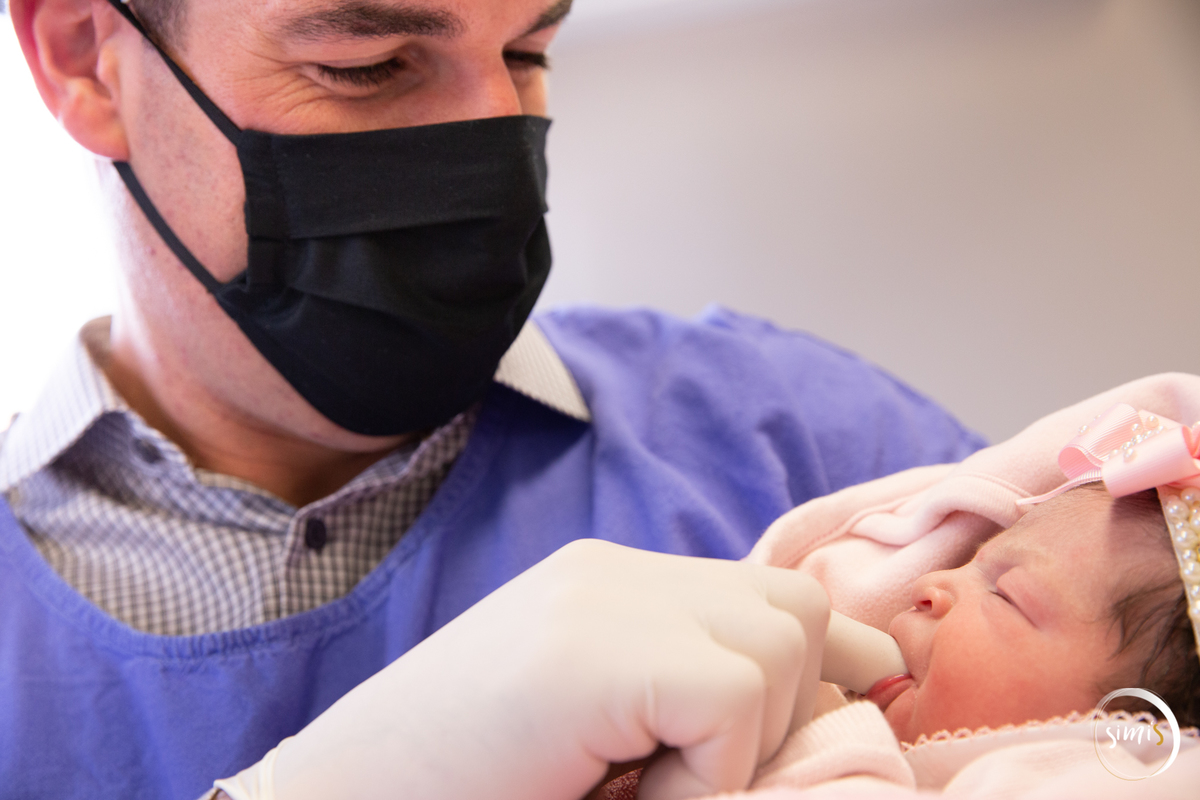 bebe com fome
parto coronavirus
parto durante pandemia
pai pode acompanhar parto 