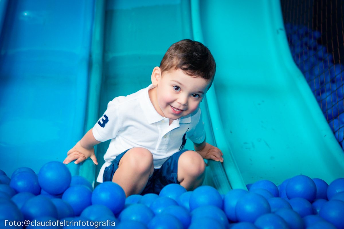 o aniversariante olhando para o fotografo de são paulo