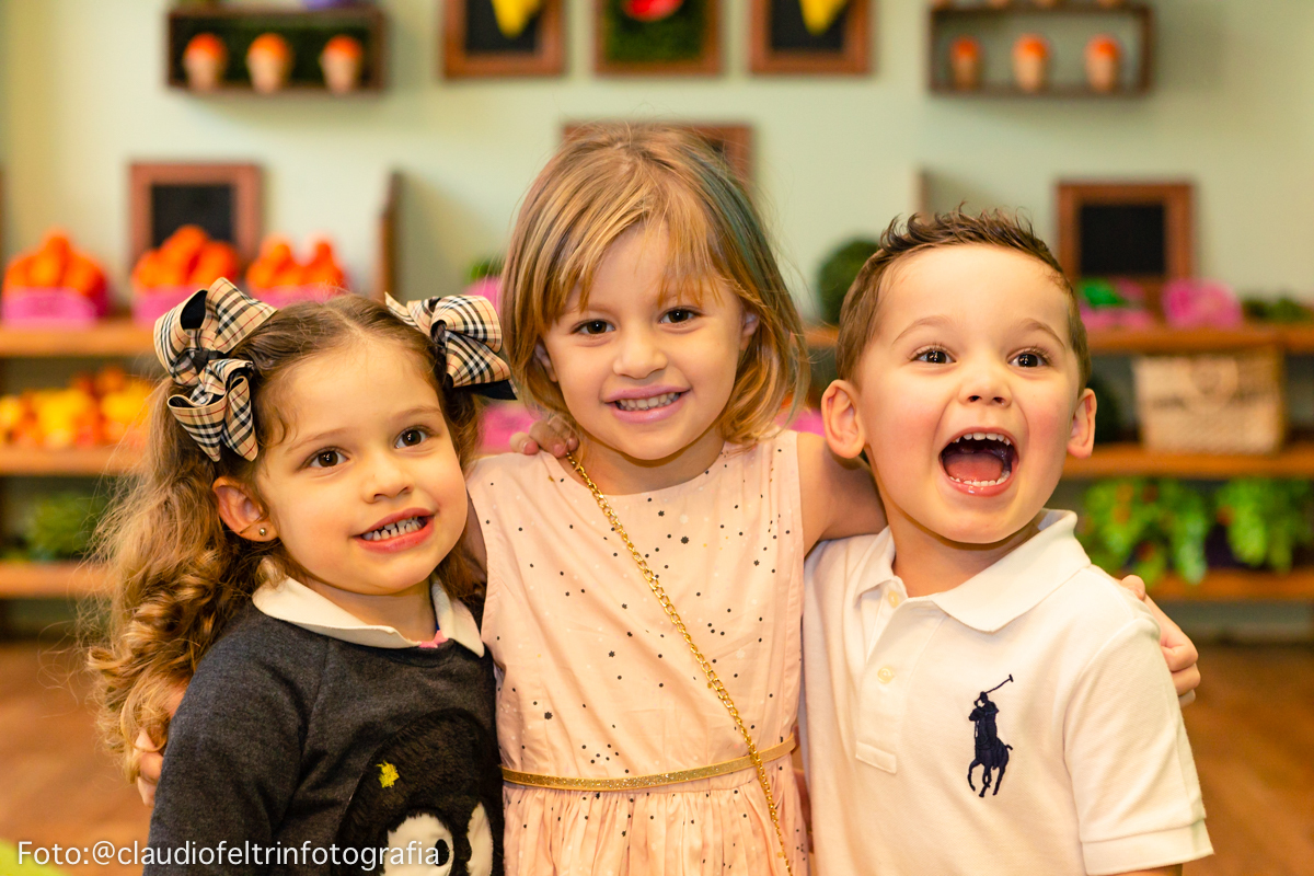 amigos para sempre posando para o fotografo de são paulo