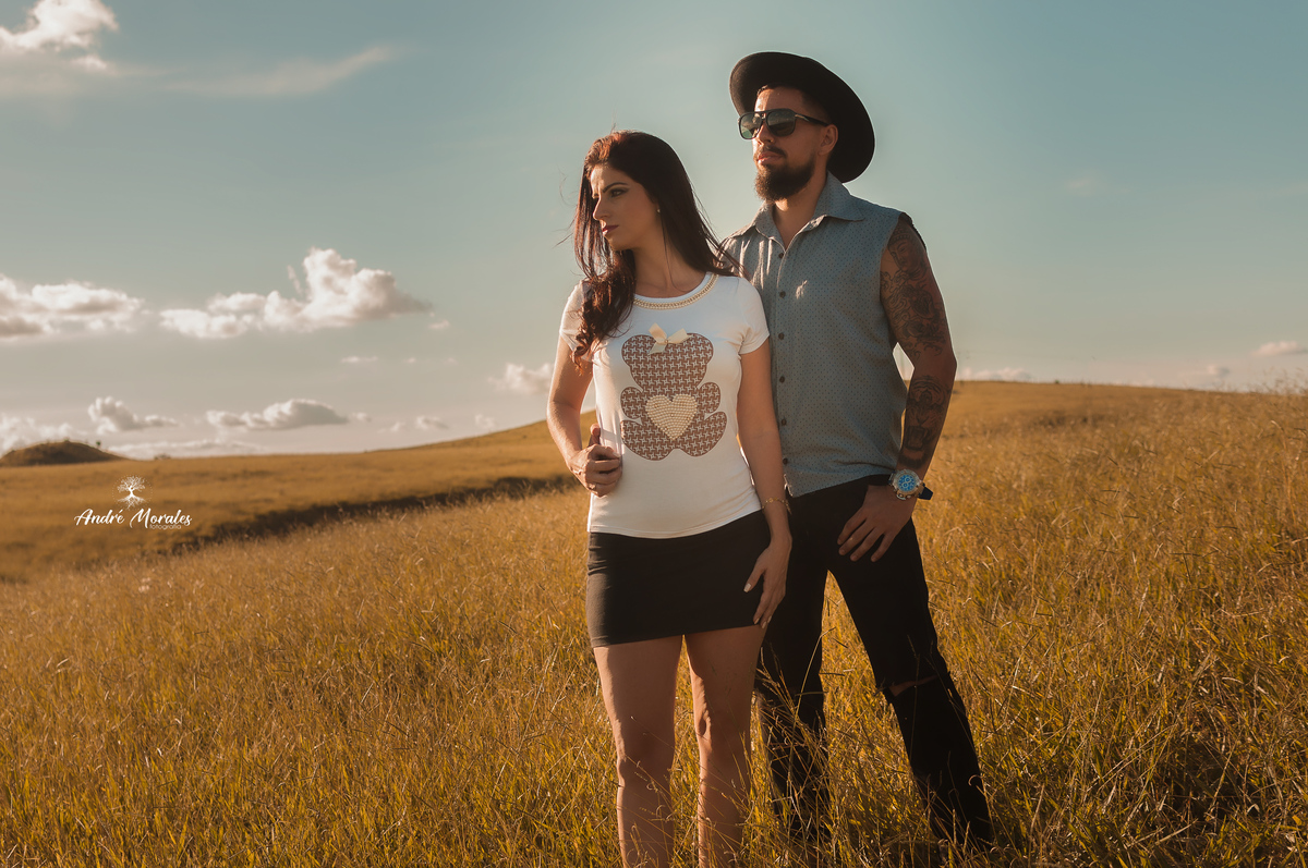 ensaio fotográfico entre casal apaixonado