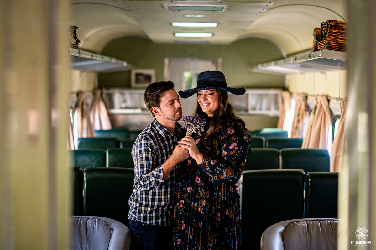 Ensaio em Piaraquara na região metropolitana de Curitiba, the Cave, uma vinícola situada numa ferrovia antiga do Paraná, opções de fazer um refeição dentro do vagão antigo da RFFSA