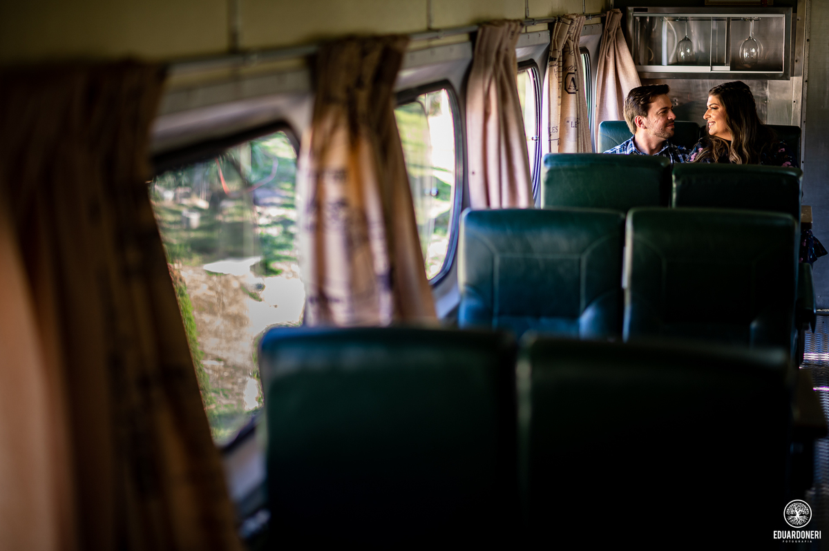 Ensaio em Piaraquara na região metropolitana de Curitiba, the Cave, uma vinícola situada numa ferrovia antiga do Paraná, com vagões de luxo da antiga RFFSA