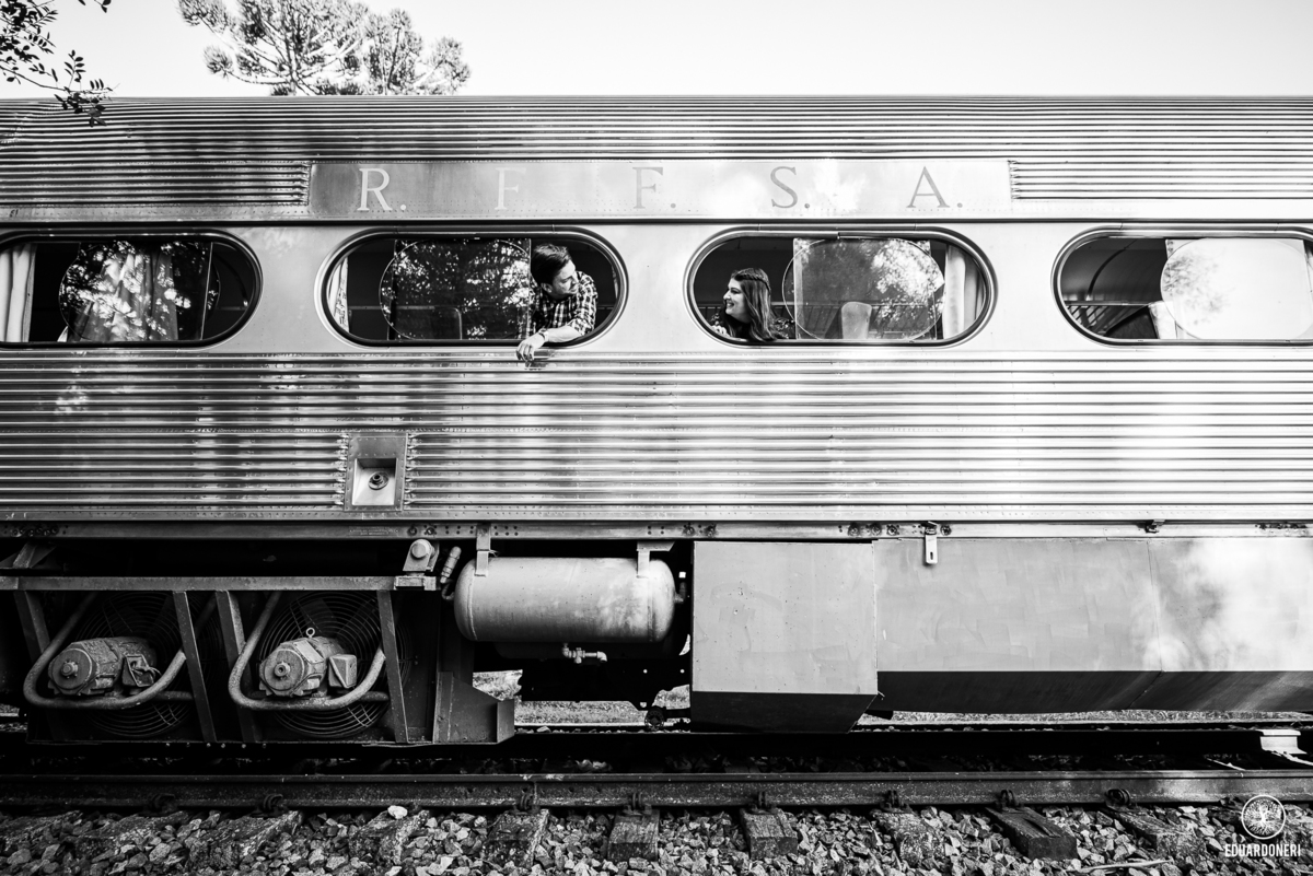 Ensaio em Piaraquara na região metropolitana de Curitiba, the Cave, uma vinícola situada numa ferrovia antiga do Paraná, opções de fazer um refeição dentro do vagão antigo da RFFSA