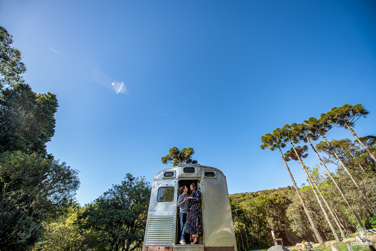 Ensaio em Piaraquara na região metropolitana de Curitiba, the Cave, uma vinícola situada numa ferrovia antiga do Paraná, opções de fazer um refeição dentro do vagão antigo da RFFSA