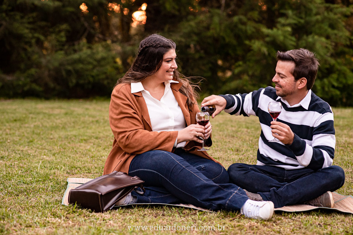 Foto na Cave durante sessão de pre wedding em Piraquara, região metropolitana de Curitiba