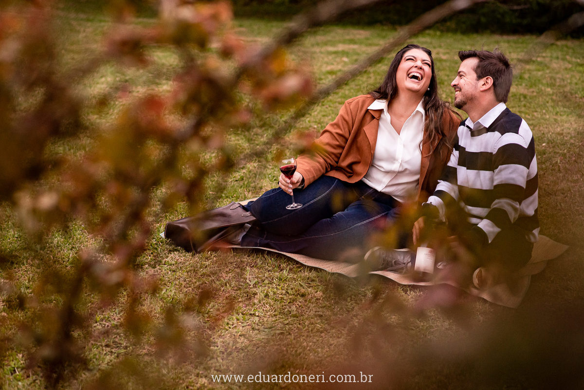 Foto na Cave durante sessão de pre wedding em Piraquara, região metropolitana de Curitiba