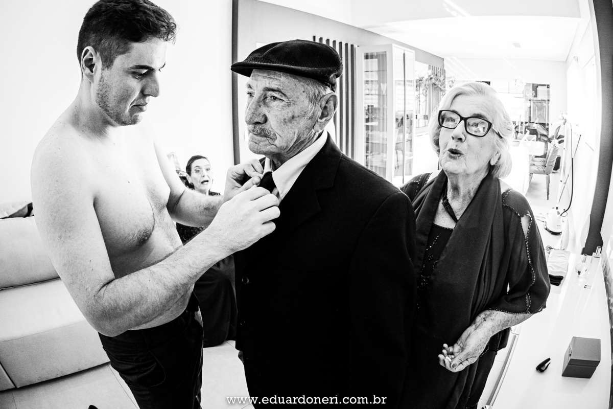 making of do noivo no salão de barbearia