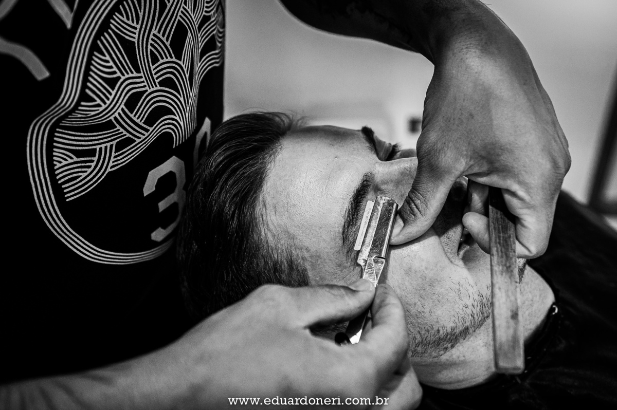 making of do noivo no salão de barbearia