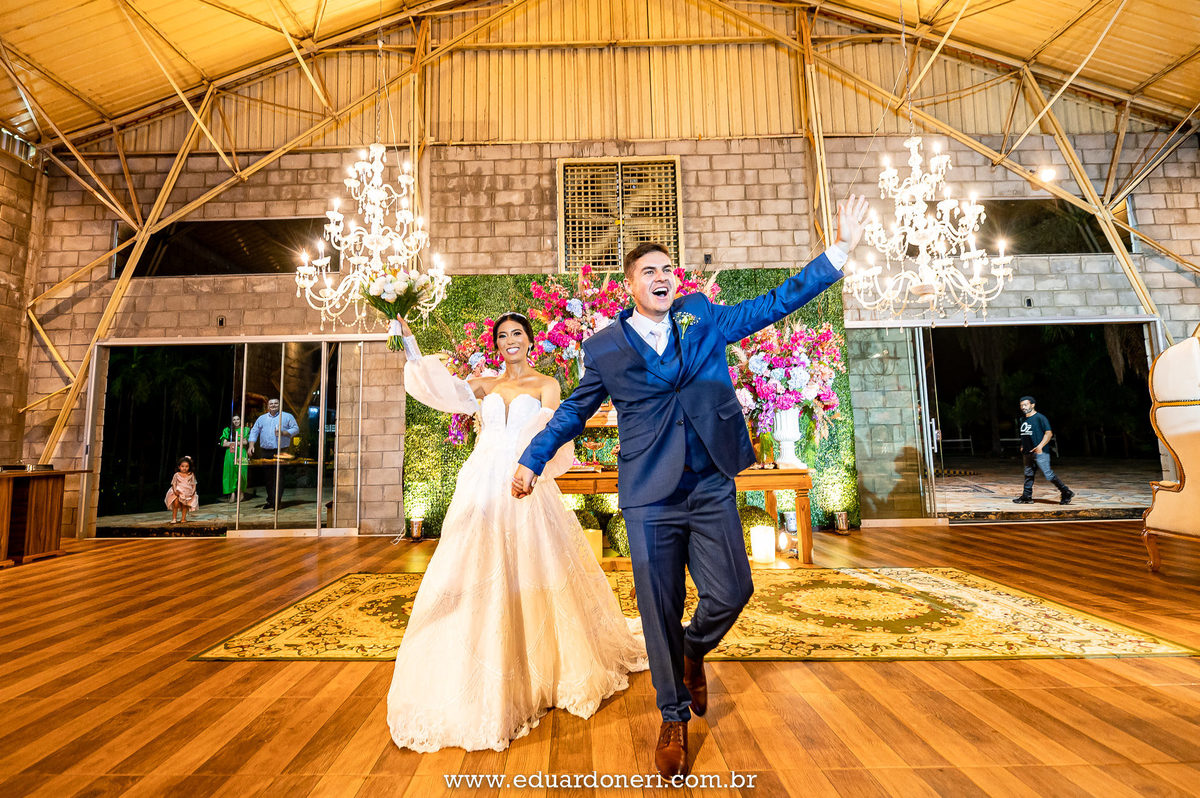 Casamento realizado no Santuário Santa Terezinha em Bandeirantes no Paraná