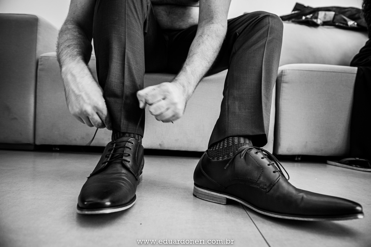 making of do noivo no salão de barbearia