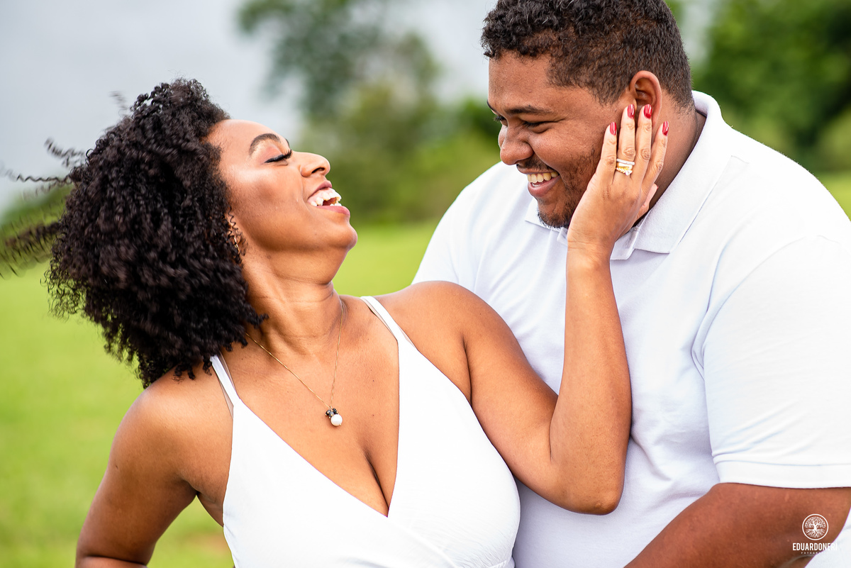 ensaio pre wedding realizado na pedra do índio em ribeirão claro no paraná